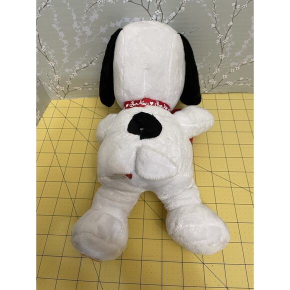 Peanuts Snoopy Musical Valentines Heart Plush 12”inch Sitting Peanuts Theme Song - Picture 5 of 9